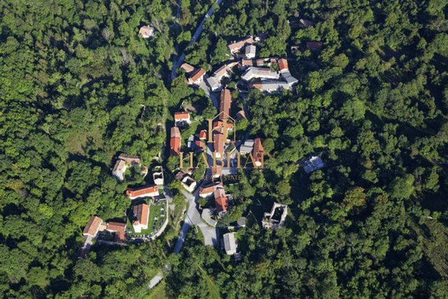 Istra, Ćićarija, Trstenik građevinsko zemljiste 562m2