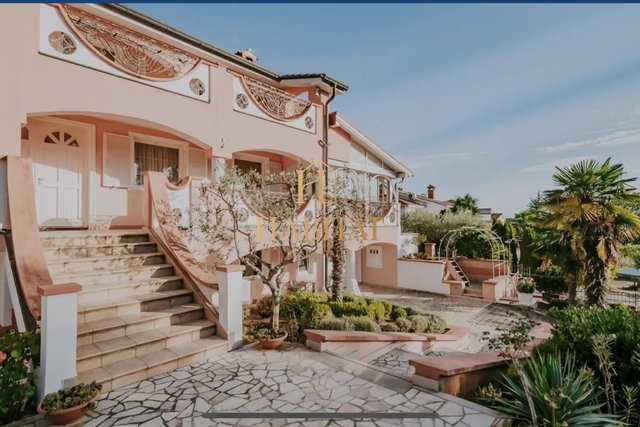 Villa pogled na more 450m2 Poreč