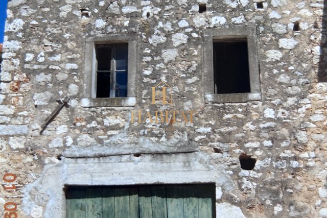 Dalmatien, Hvar, Dol Sv.Ana, Haus mit Baugrundstück 899m2, Renovierungsbedürftig