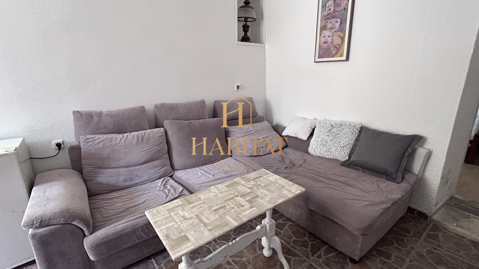 Dalmacija , Supetar , kamena kuca 249m2 , centar , pogleda na more ,