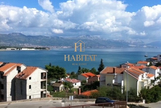 Dalmazia , Trogir , terreno edificabile 1027m2 , vista mare , scopo residenziale e ville