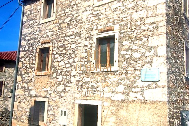 Истрия, Бртонигла, каменный дом под ремонт 80 кв.м.