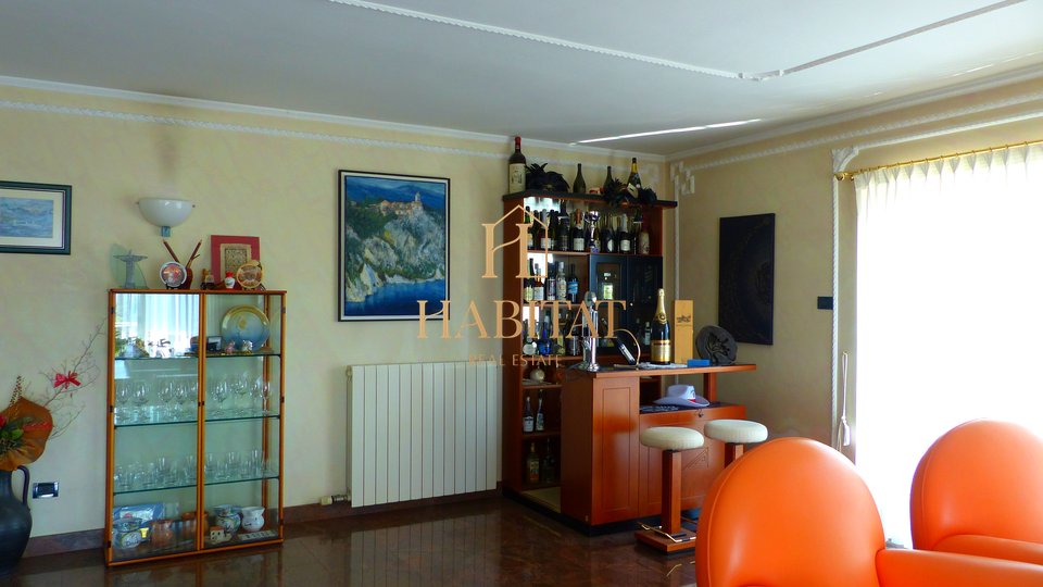 Haus, 1192 m2, Verkauf, Viškovo
