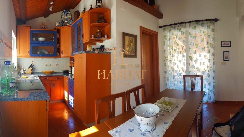 Cres - Porozina, samostojeća kuća s dva stana, 150 m2