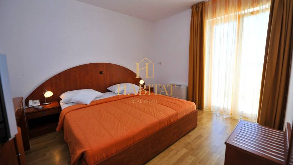 Hotel, 950 m2, For Sale, Novalja