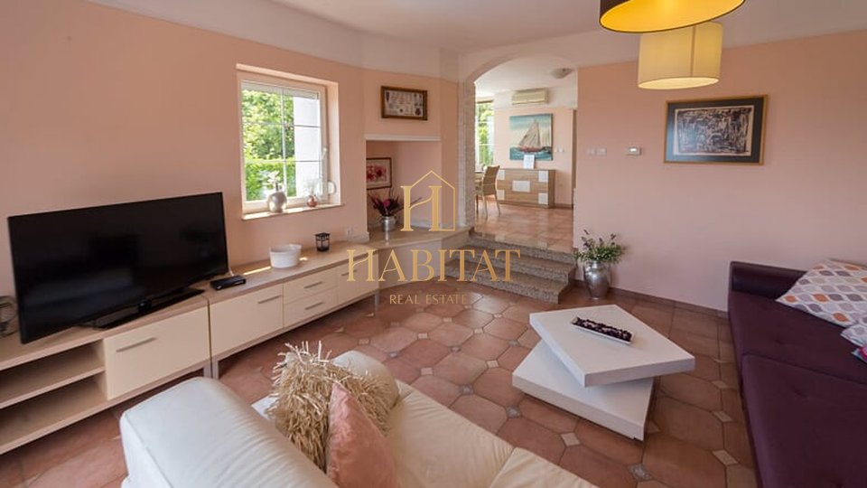 House, 374 m2, For Sale, Opatija - Oprić