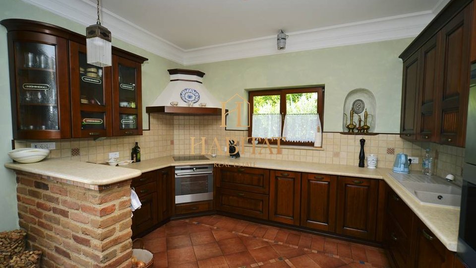 House, 650 m2, For Sale, Rukavac